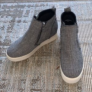 NWOT Hidden Wedge Sneaker